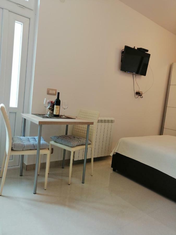 Studio Apartman Irena 2 Bijela Ngoại thất bức ảnh
